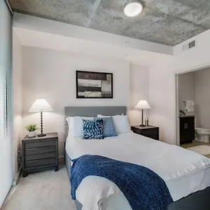  Apartment Skyhouse With Views In Uptown
